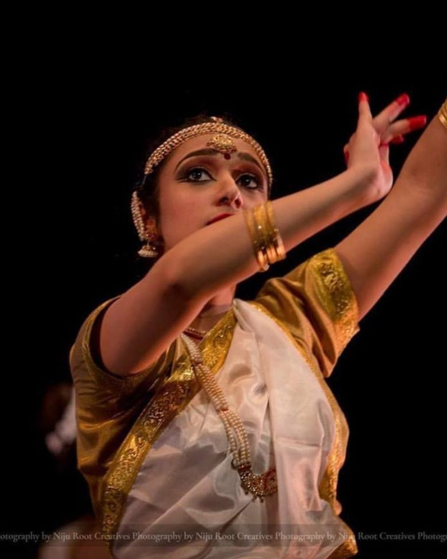 Sara-Maya Kaba performing classical dance